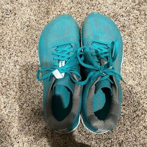 Women’s Altra Escalante size 10